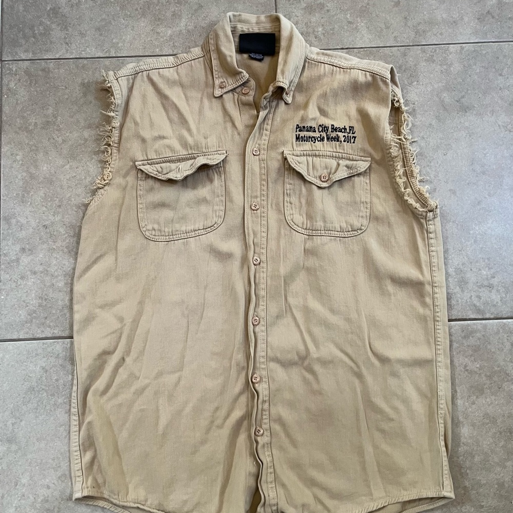 Sleeveless tan biker shirt with skull, Panama City beach 2017